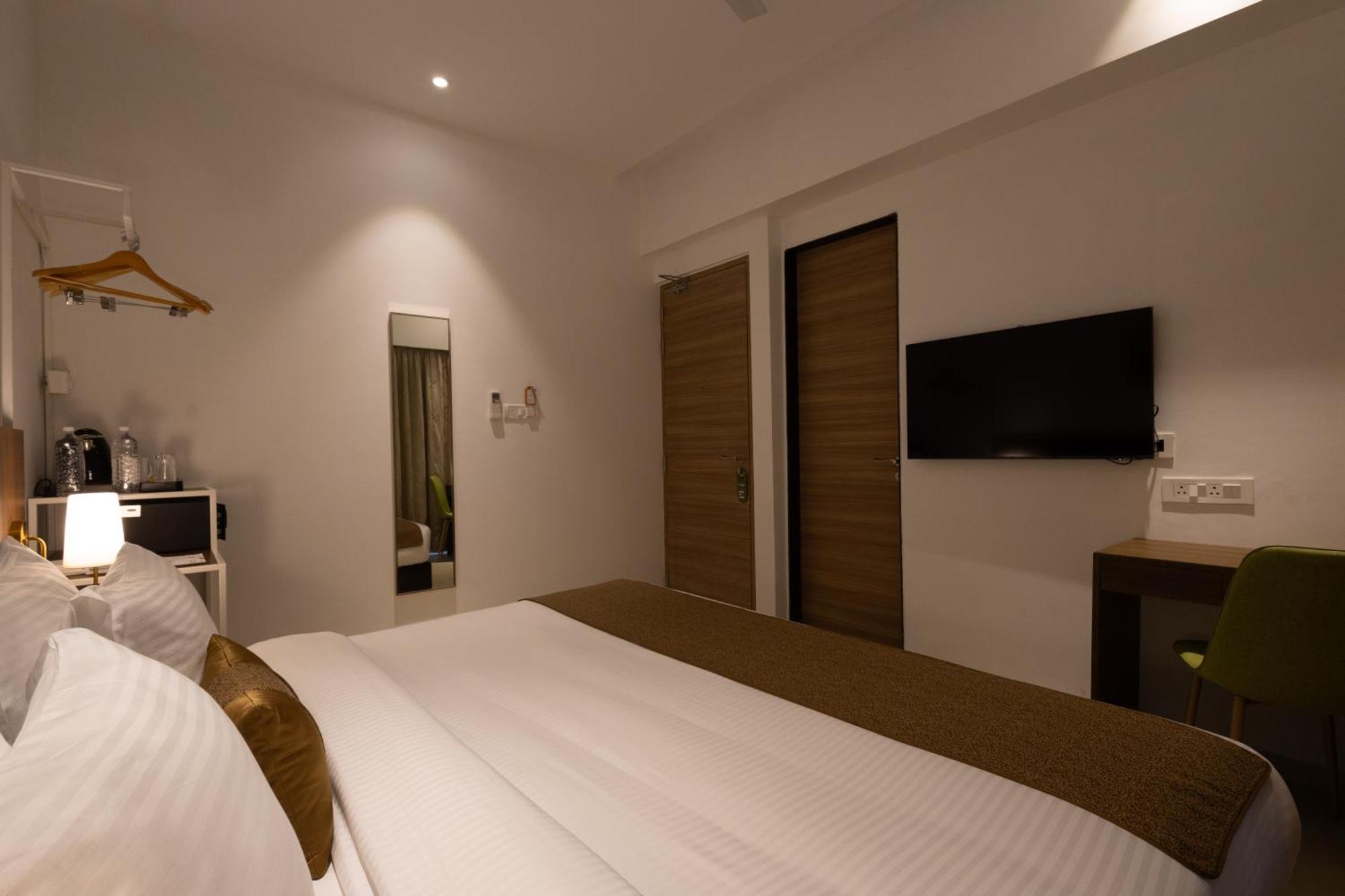 Freesia Residency By Express Inn - 纳威孟买 外观 照片